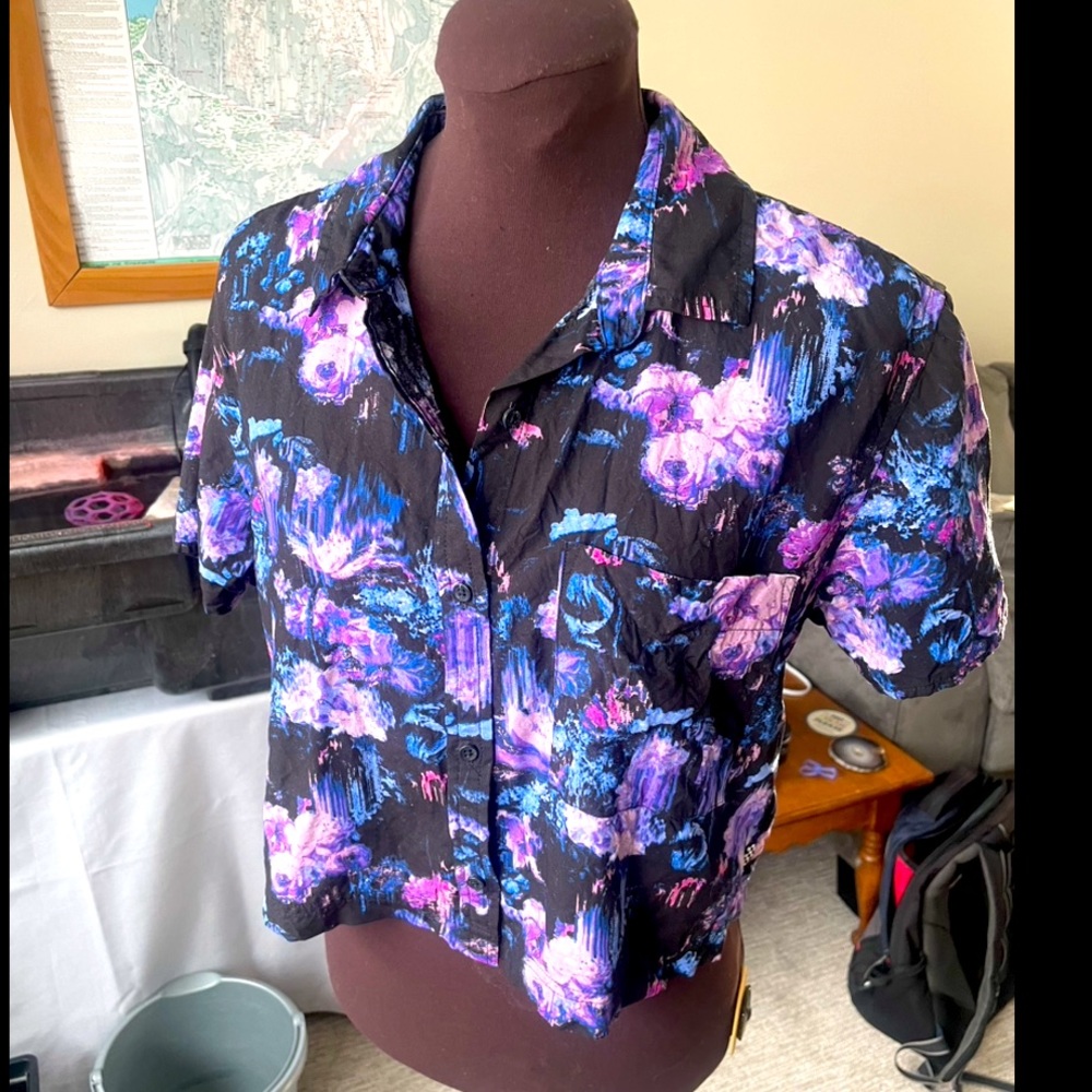 Vans Short Sleeve Collared and Button Up Crop Top